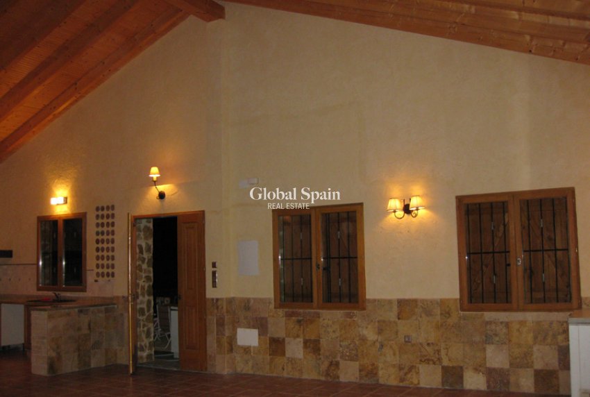 Resale - HOUSE -
BENFERRI - Inland