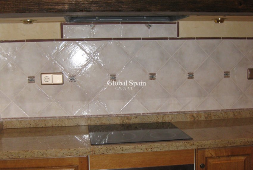 Resale - HOUSE -
BENFERRI - Inland