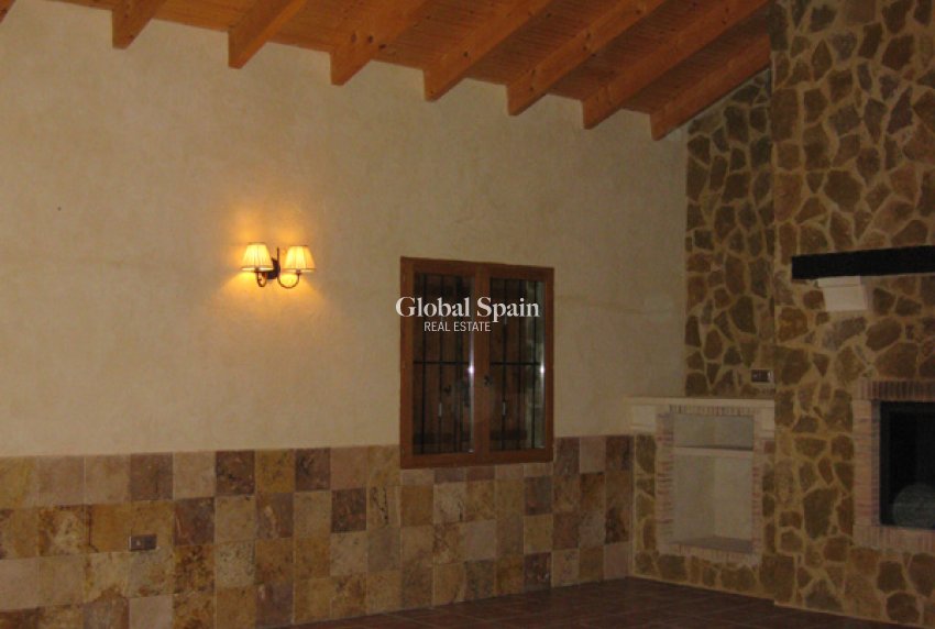 Resale - HOUSE -
BENFERRI - Inland