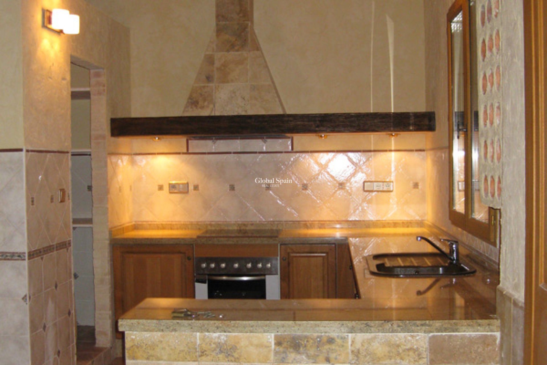 Resale - HOUSE -
BENFERRI - Inland