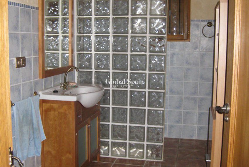 Resale - HOUSE -
BENFERRI - Inland