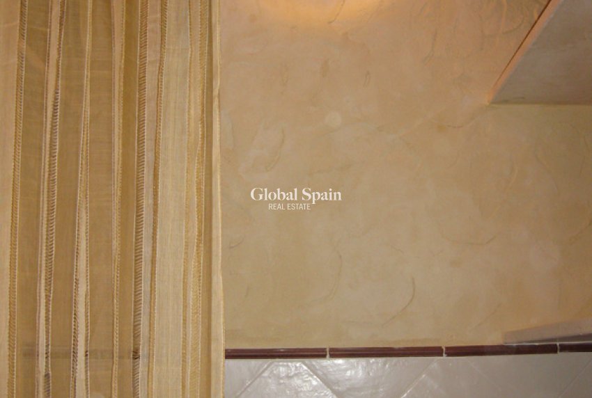 Resale - HOUSE -
BENFERRI - Inland