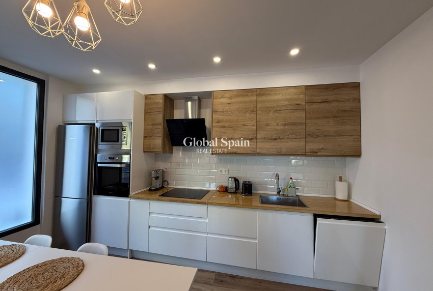 Resale - HOUSE -
BENIDORM - Costa Blanca