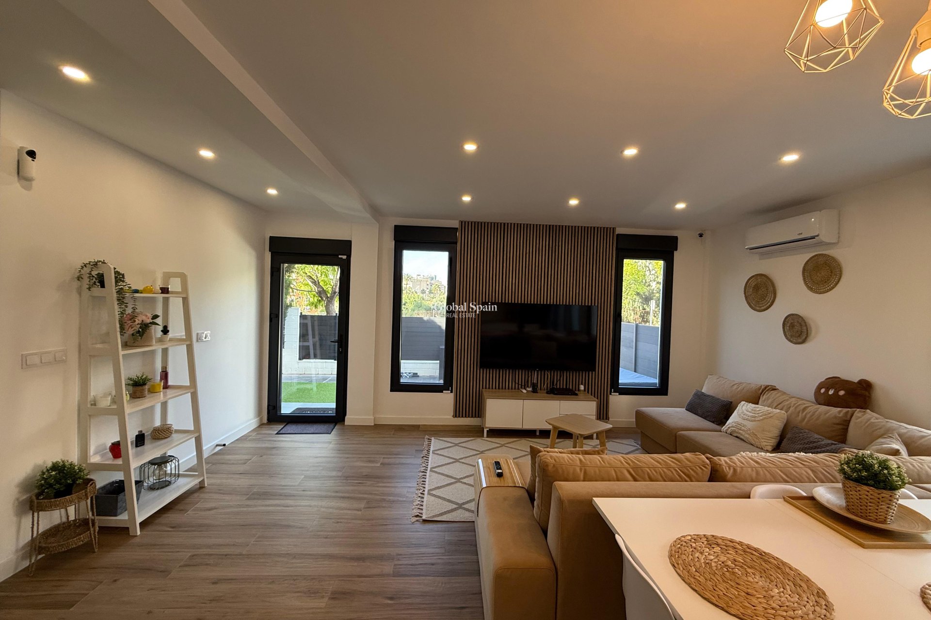 Resale - HOUSE -
BENIDORM - Costa Blanca