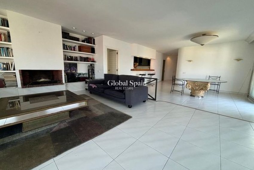 Resale - House -
Benidorm - Levante