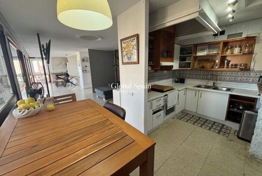 Resale - House -
Benidorm - Levante