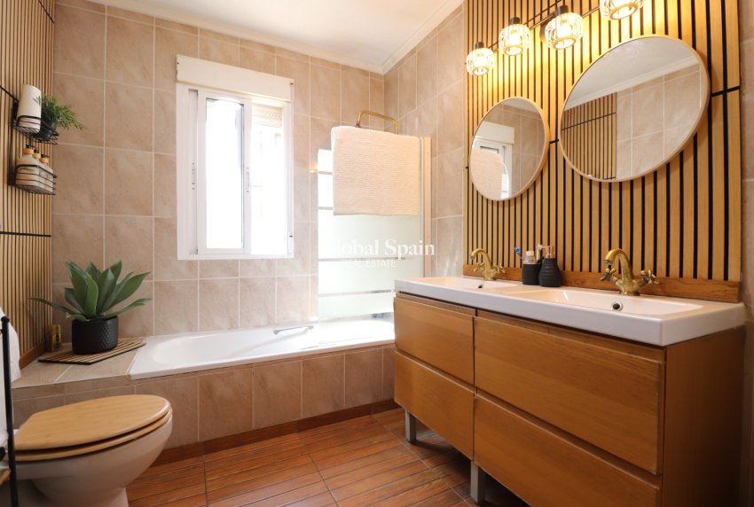 Resale - HOUSE -
BENIJÓFAR - Benijofar - Village