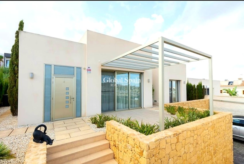 Resale - HOUSE -
BENIJÓFAR - Costa Blanca