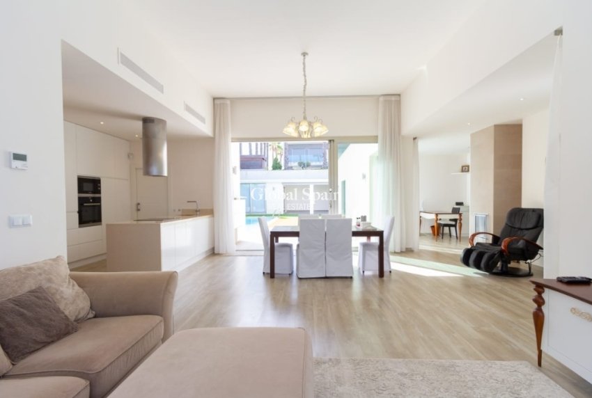 Resale - HOUSE -
BENIJÓFAR - Costa Blanca