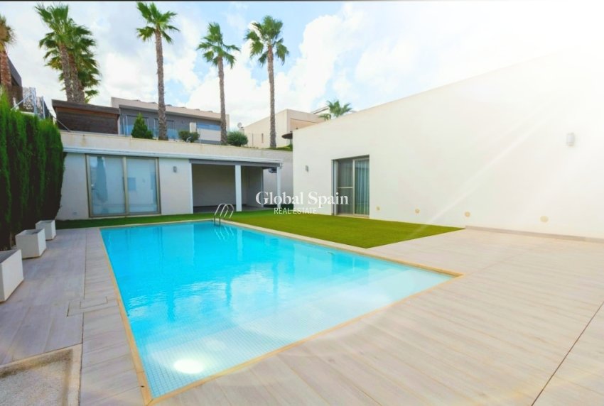 Resale - HOUSE -
BENIJÓFAR - Costa Blanca