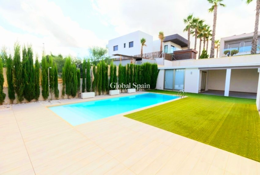 Resale - HOUSE -
BENIJÓFAR - Costa Blanca