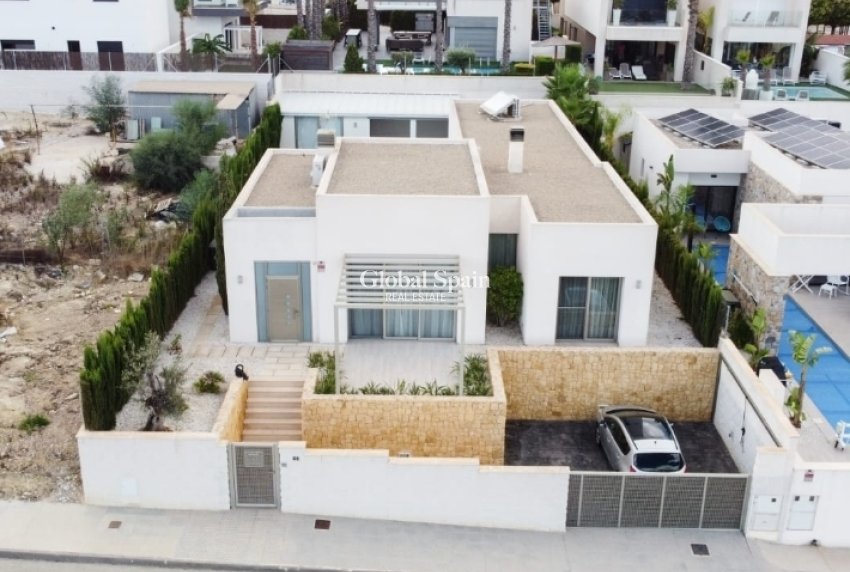 Resale - HOUSE -
BENIJÓFAR - Costa Blanca