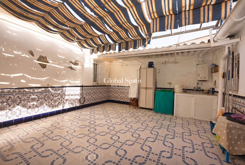 Resale - HOUSE -
BENIJÓFAR - Costa Blanca