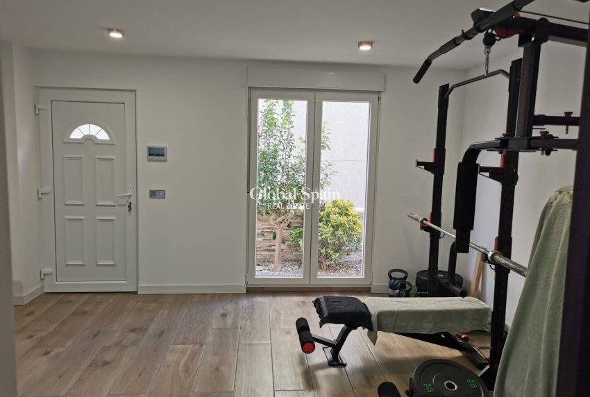 Resale - HOUSE -
BENIJÓFAR - Costa Blanca