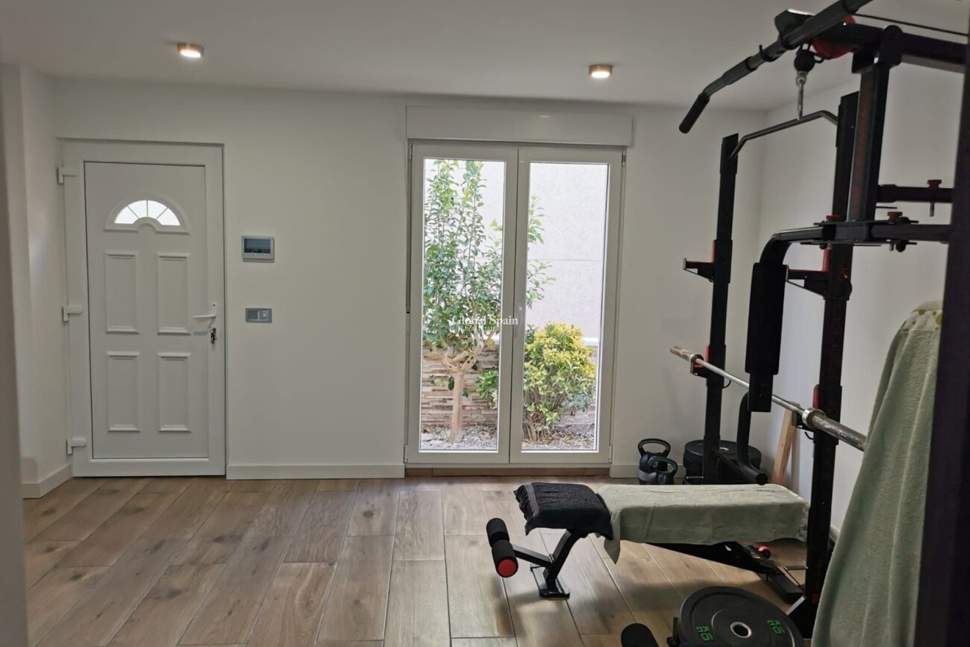 Resale - HOUSE -
BENIJÓFAR - Costa Blanca