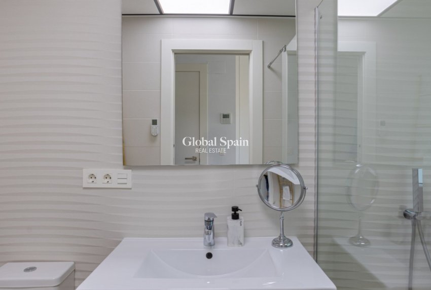 Resale - HOUSE -
BENIJÓFAR - Costa Blanca