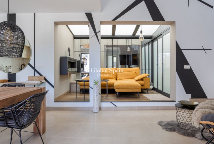 Resale - HOUSE -
BENIJÓFAR - Costa Blanca