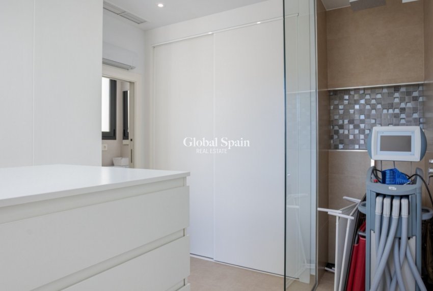 Resale - HOUSE -
BENIJÓFAR - Costa Blanca