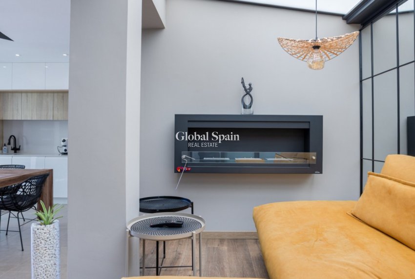 Resale - HOUSE -
BENIJÓFAR - Costa Blanca