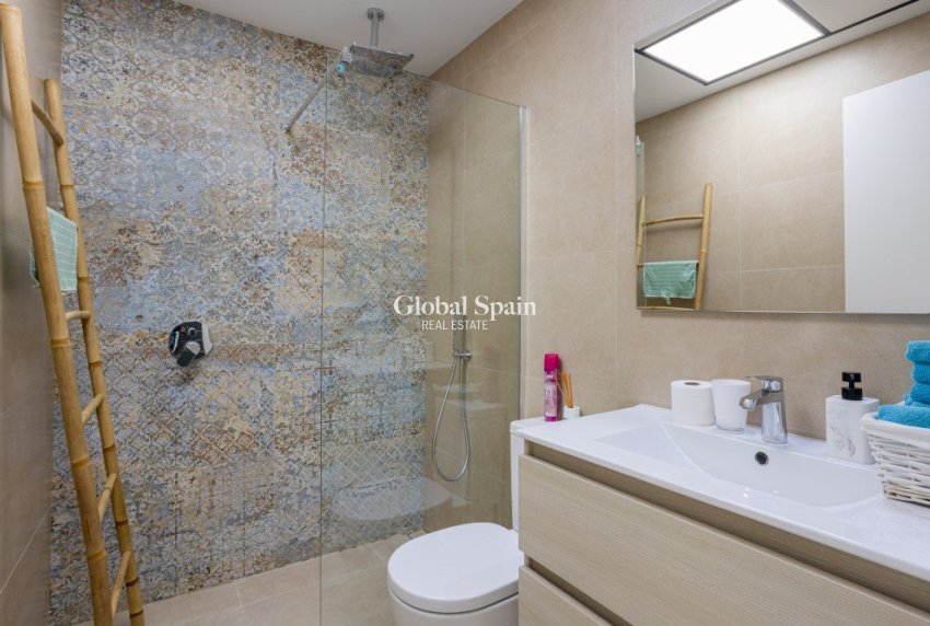 Resale - HOUSE -
BENIJÓFAR - Costa Blanca