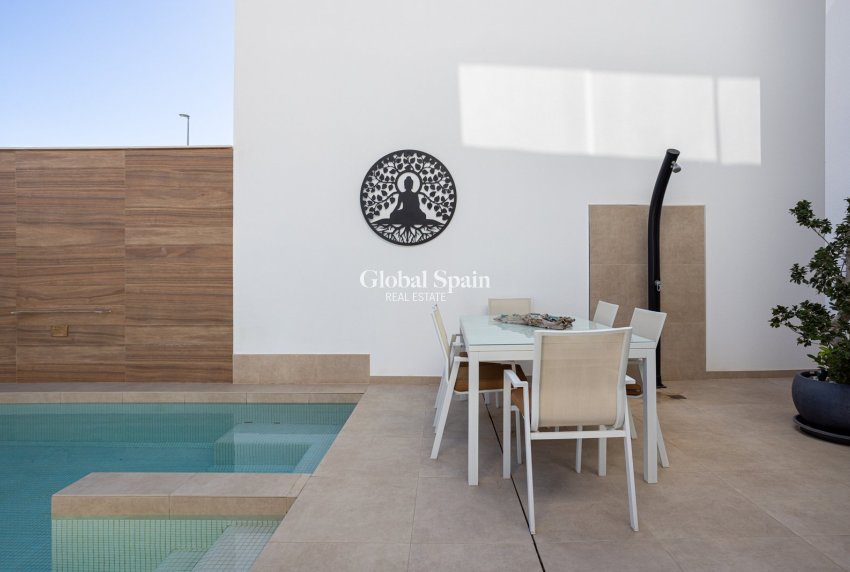 Resale - HOUSE -
BENIJÓFAR - Costa Blanca