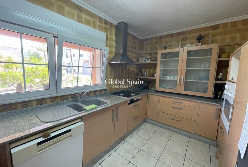 Resale - HOUSE -
BENIJÓFAR - Pueblo