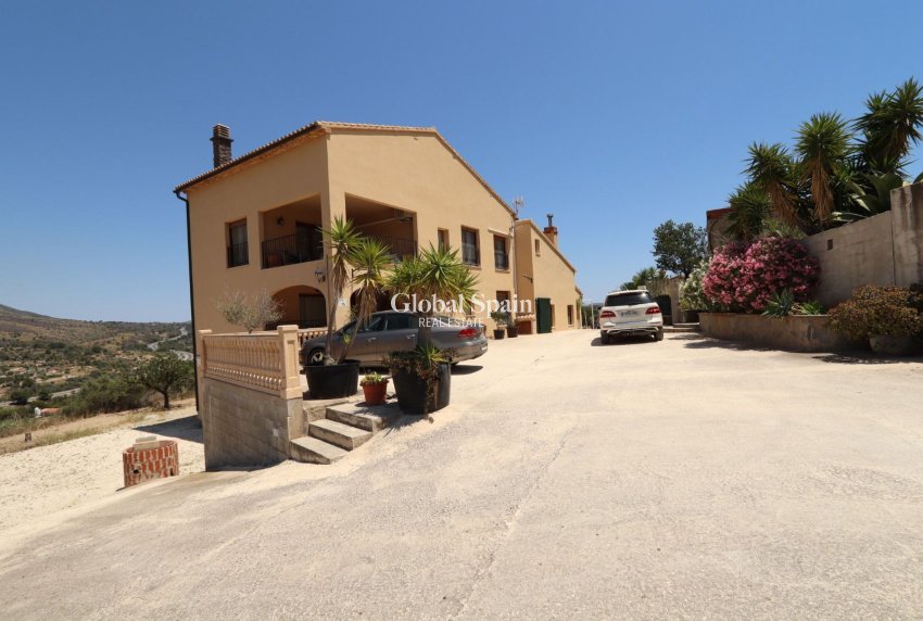 Resale - HOUSE -
BENISSA - Costa Blanca