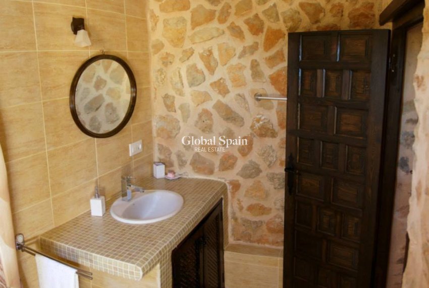 Resale - HOUSE -
BENISSA - Costa Blanca