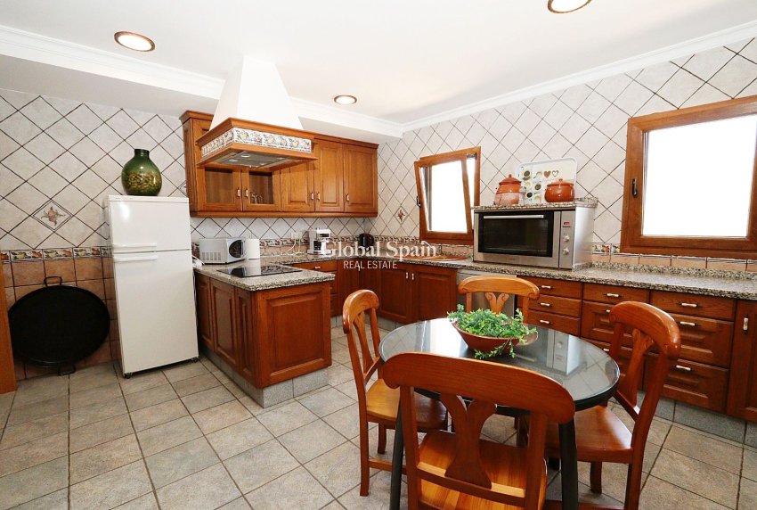 Resale - HOUSE -
BENISSA - Costa Blanca
