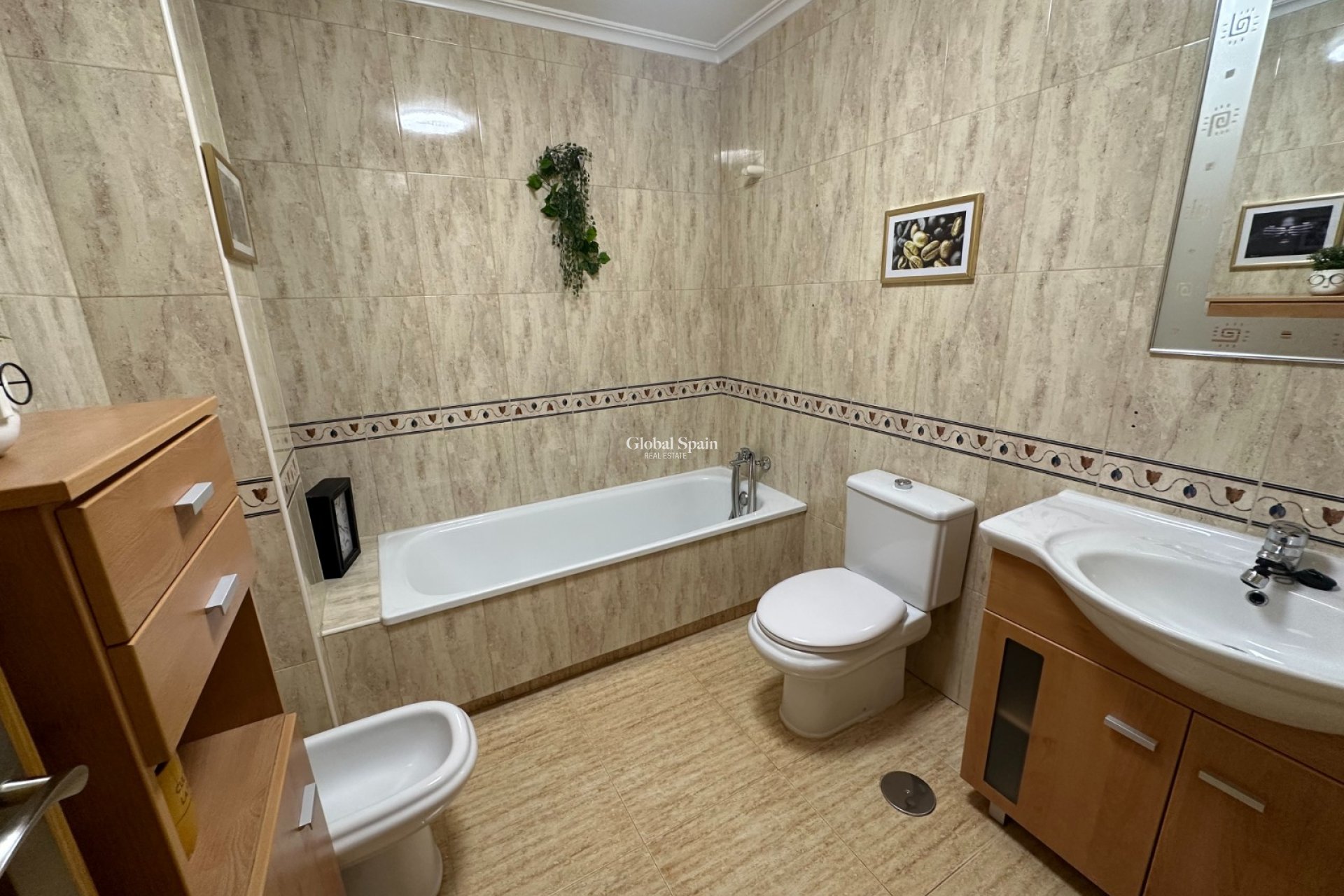 Resale - HOUSE -
BIGASTRO - Inland