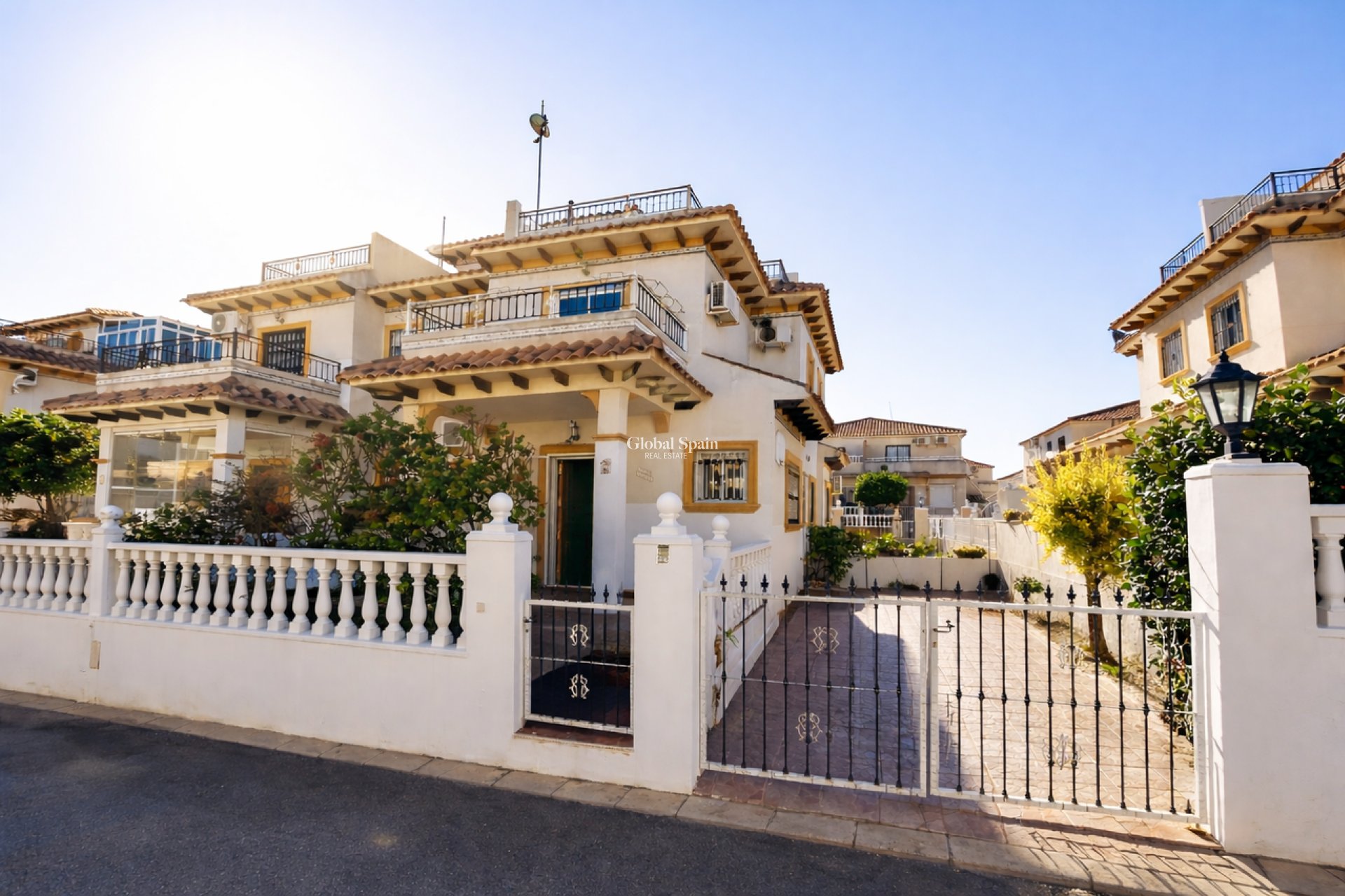 Resale - HOUSE -
CABO ROIG - Costa Blanca