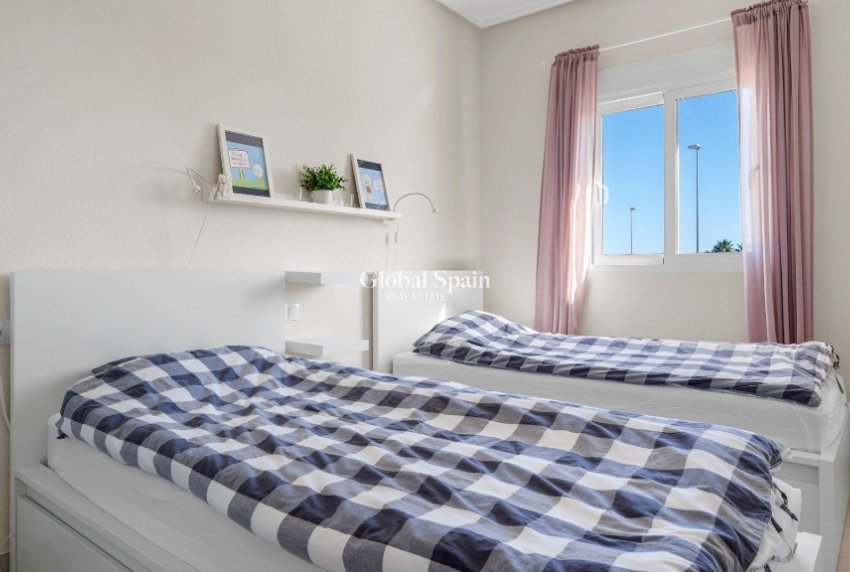 Resale - House -
CABO ROIG - Lomas de Cabo Roig