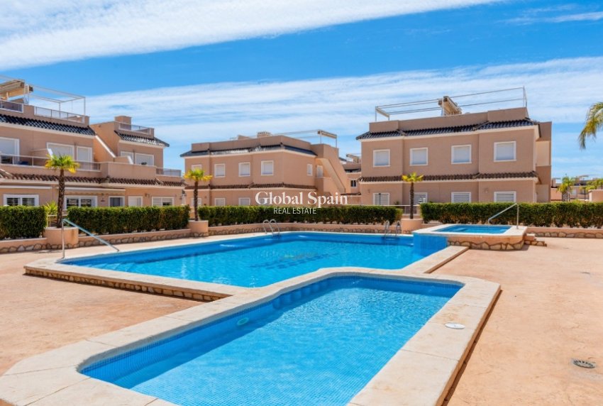 Resale - House -
CABO ROIG - Lomas de Cabo Roig