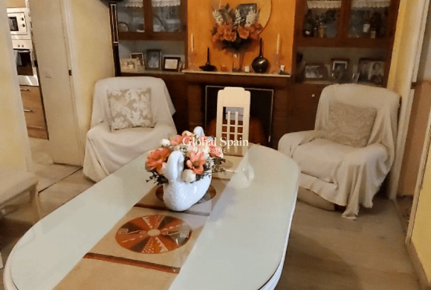 Resale - HOUSE -
CALLOSA D'EN SARRIÀ - Callosa De Ensarrià