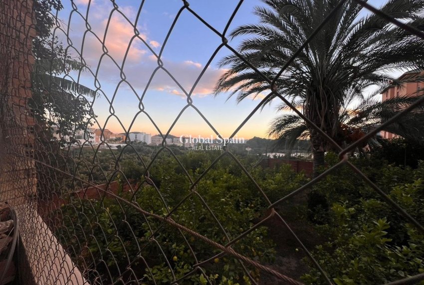 Resale - HOUSE -
CALLOSA D'EN SARRIÀ - Callosa De Ensarrià