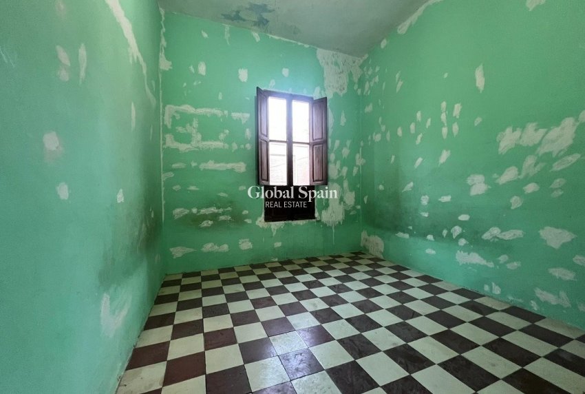 Resale - HOUSE -
CALLOSA D'EN SARRIÀ - Callosa De Ensarrià