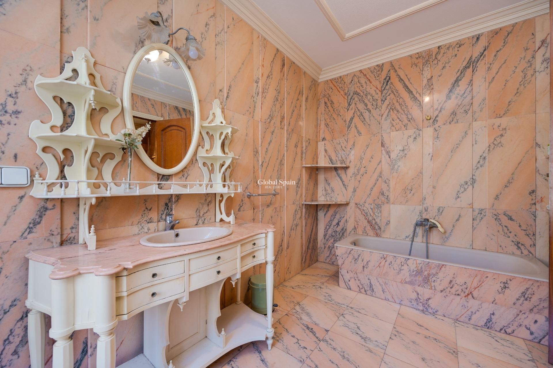 Resale - HOUSE -
CALLOSA DEL SEGURA - Comunidad Valenciana