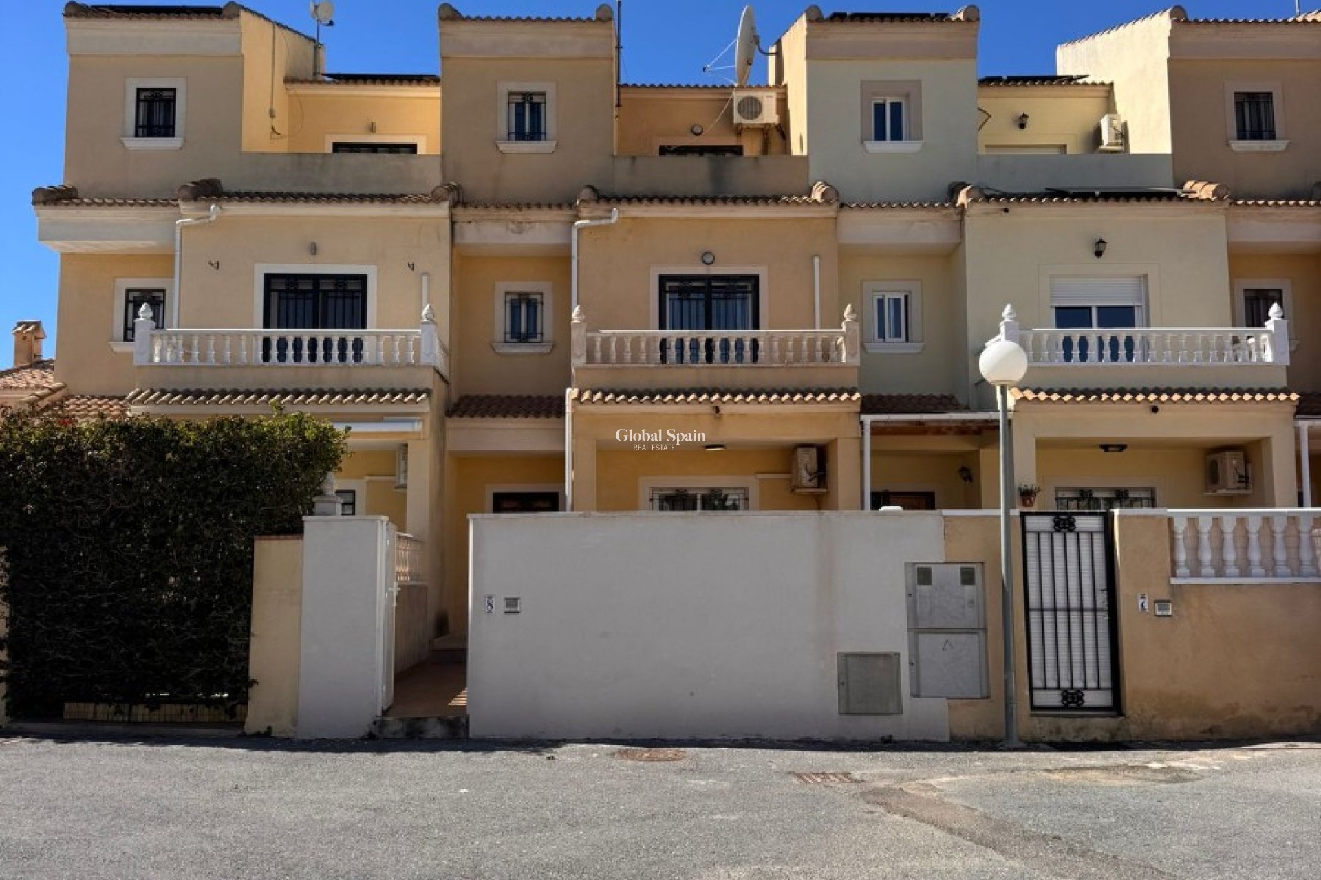Resale - HOUSE -
CAMPOAMOR - Costa Blanca