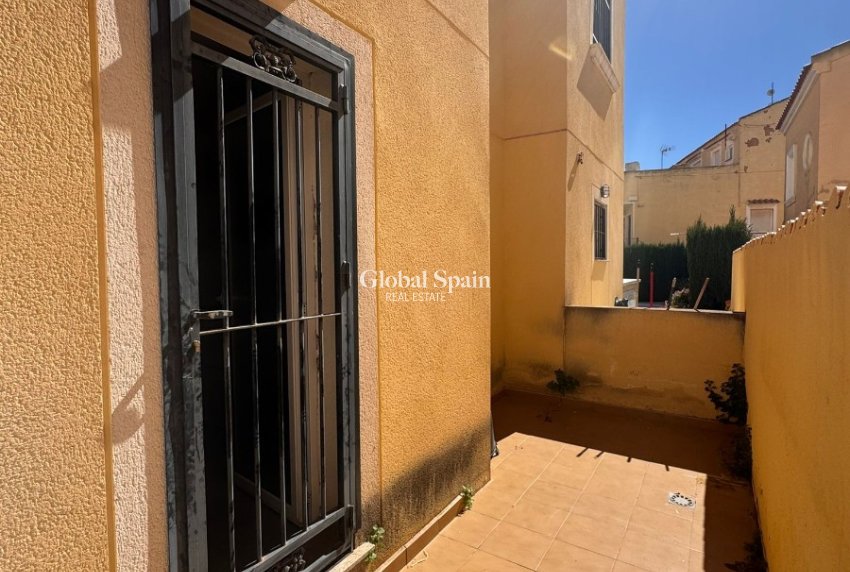Resale - HOUSE -
CAMPOAMOR - Costa Blanca