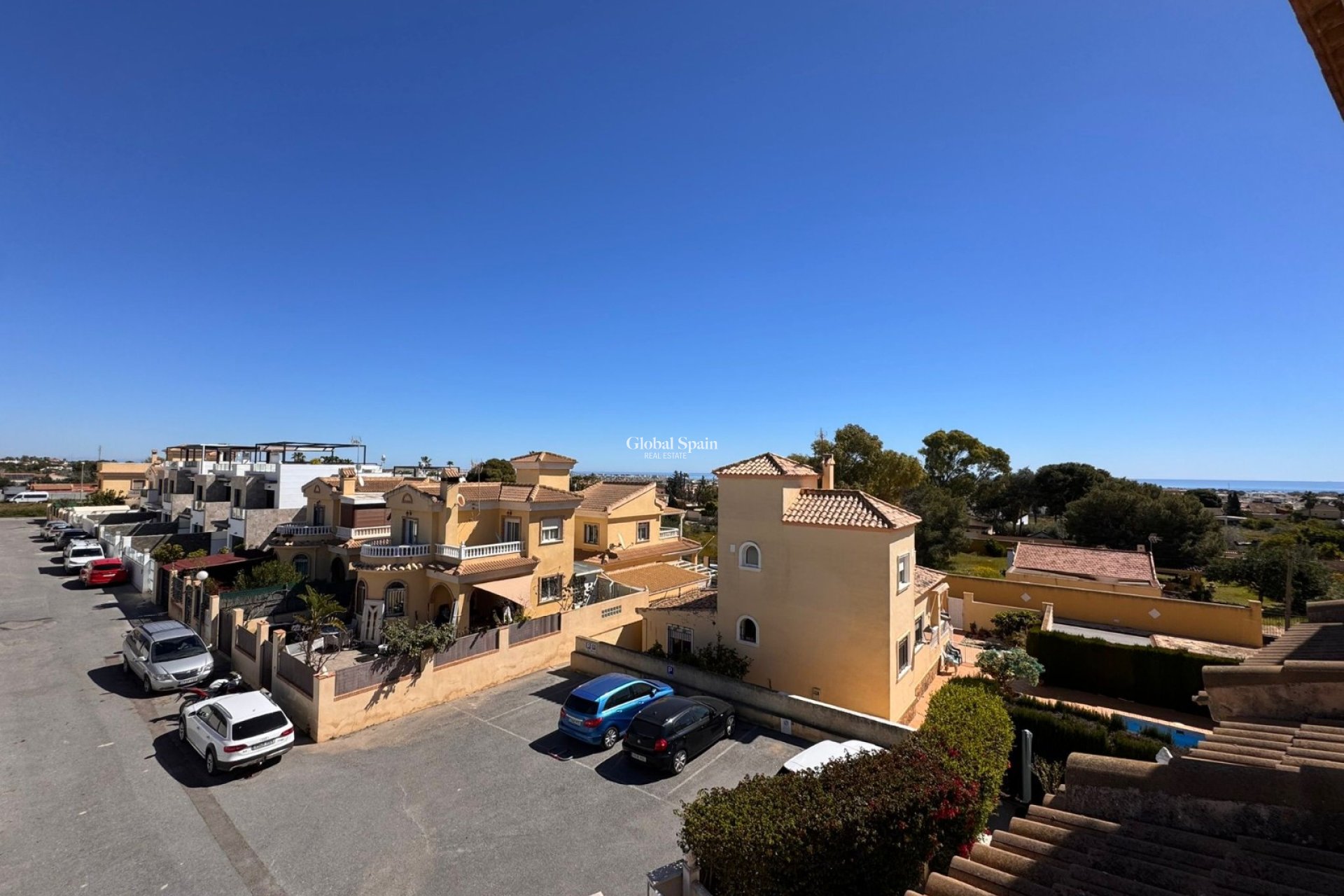 Resale - HOUSE -
CAMPOAMOR - Costa Blanca