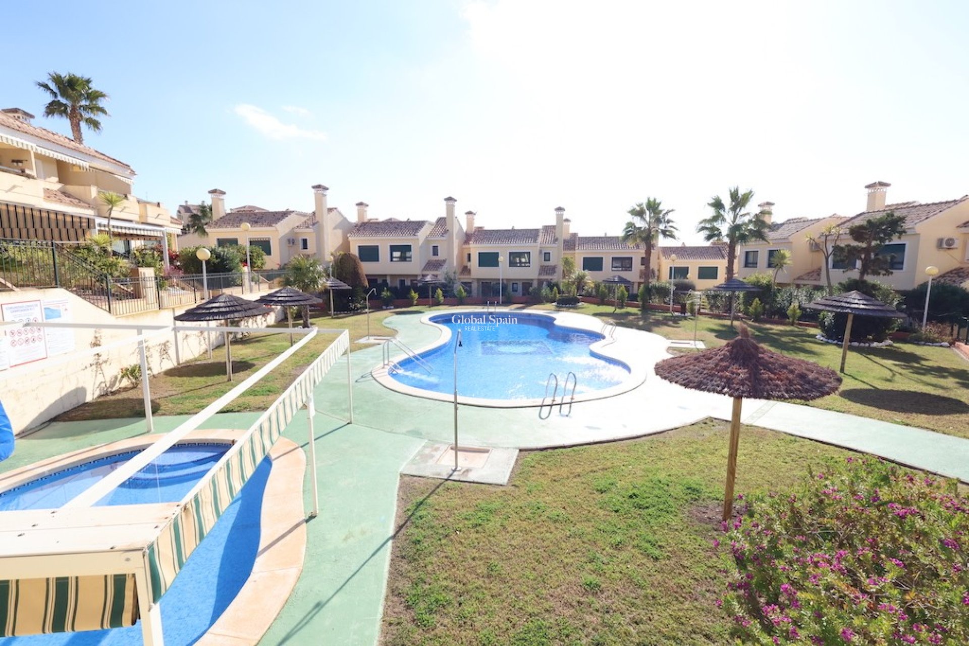 Resale - House -
CAMPOAMOR