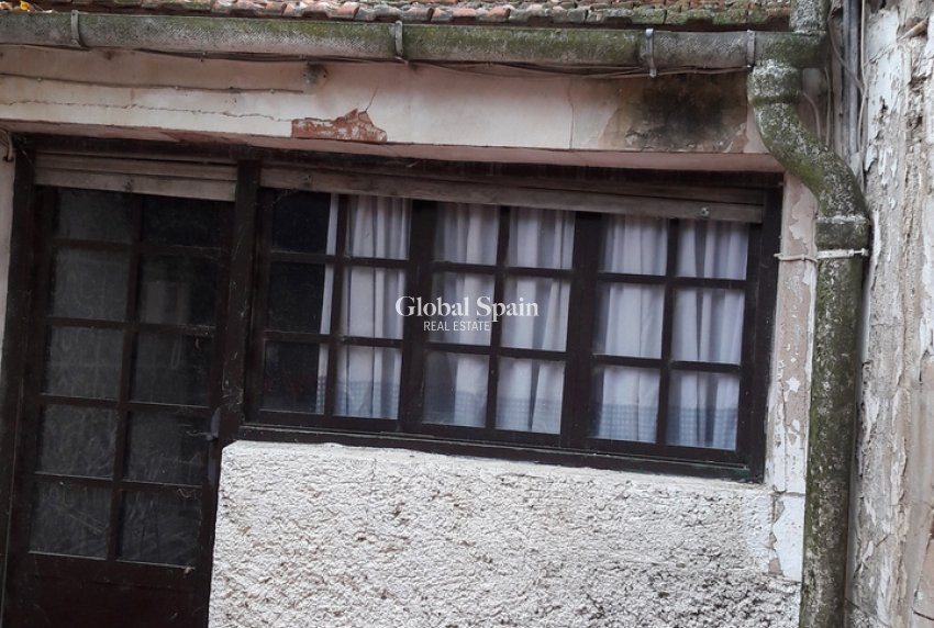 Resale - HOUSE -
CARAVACA DE LA CRUZ - Inland