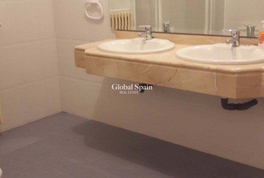 Resale - HOUSE -
CARAVACA DE LA CRUZ - Inland