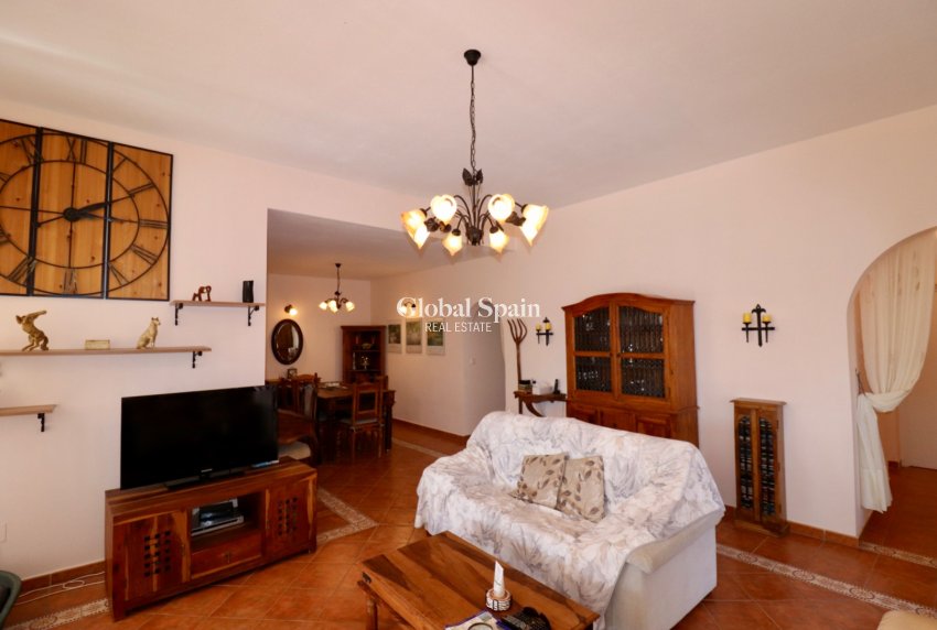 Resale - HOUSE -
CATRAL - Catral
