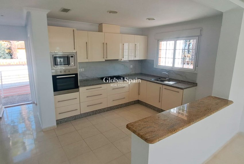 Resale - HOUSE -
CATRAL - Catral
