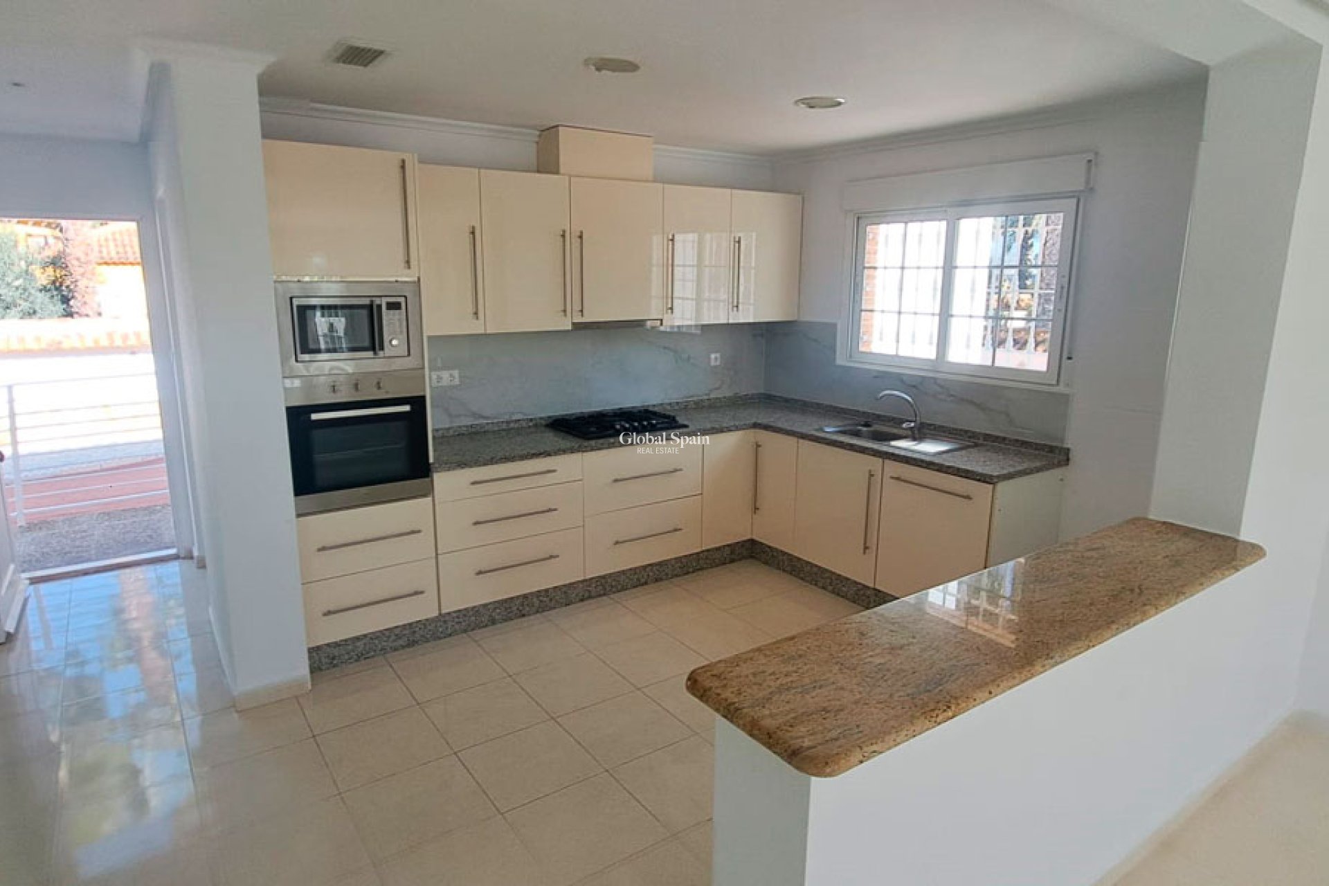 Resale - HOUSE -
CATRAL - Catral