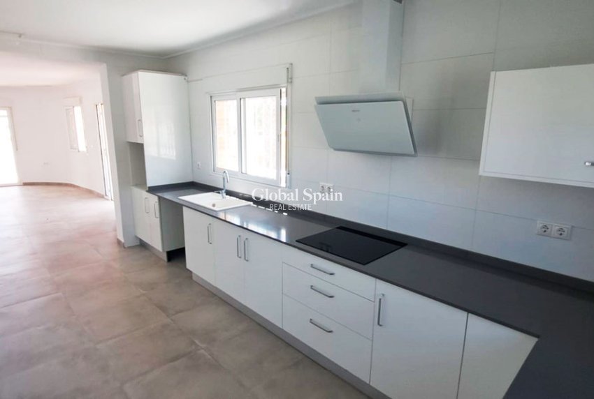 Resale - HOUSE -
CATRAL - Catral