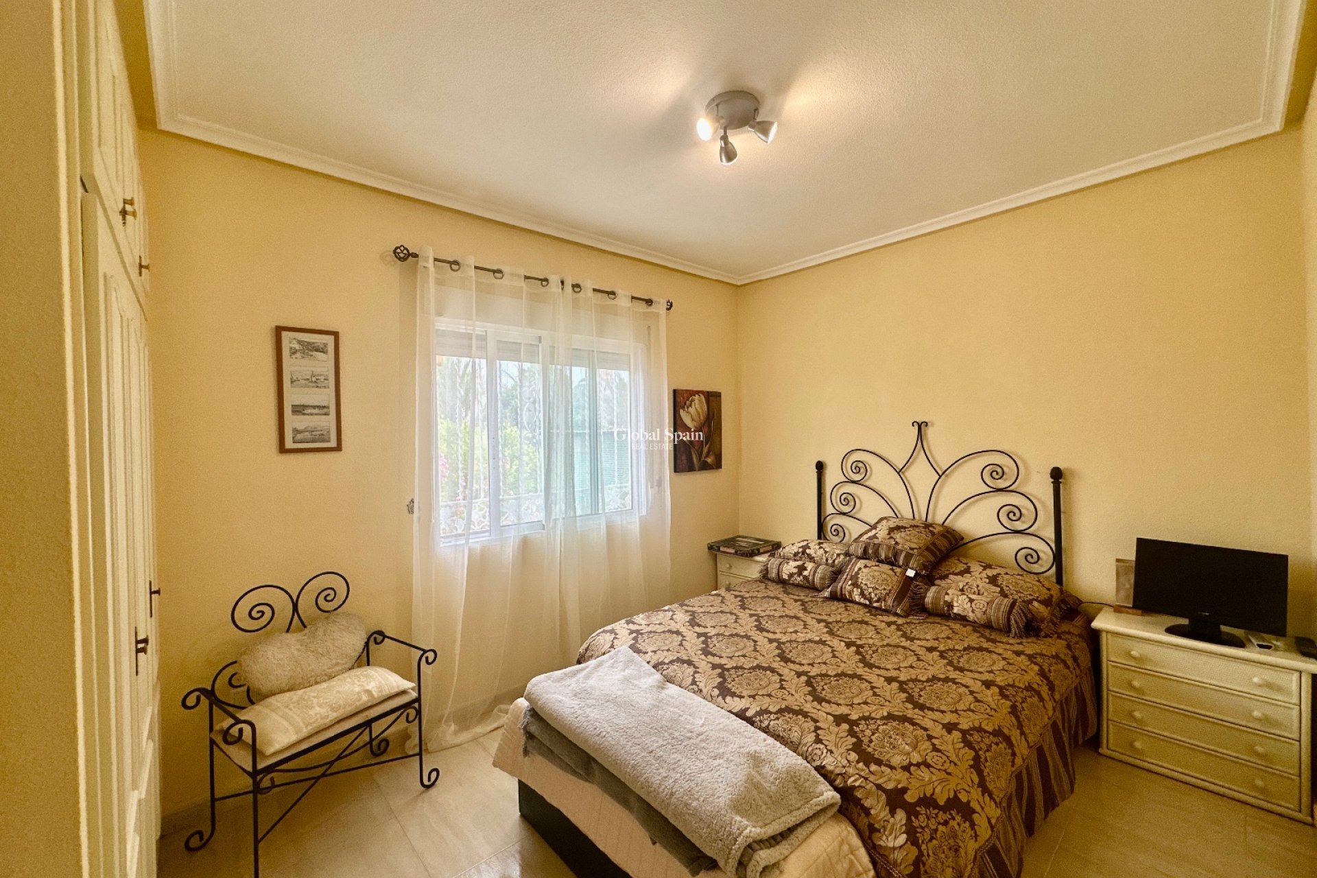 Resale - HOUSE -
CATRAL - Catral