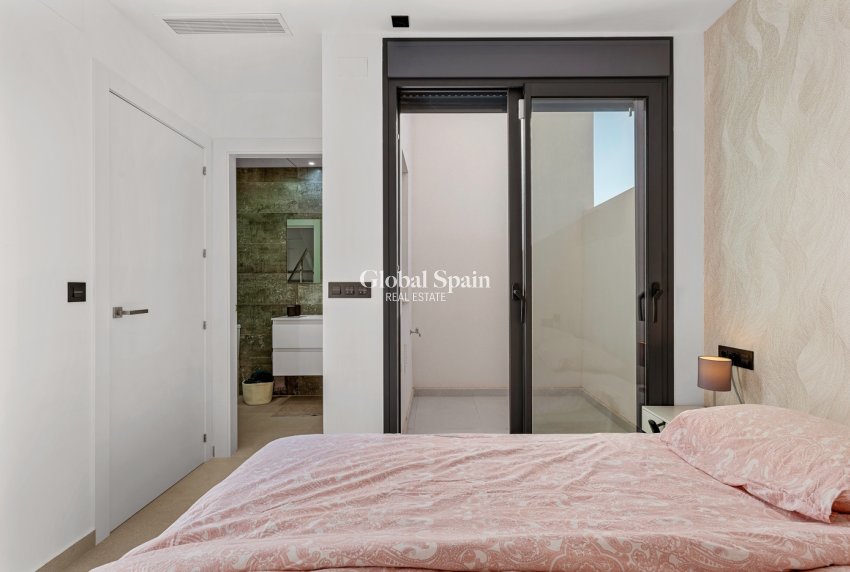 Resale - HOUSE -
CIUDAD QUESADA - Costa Blanca South