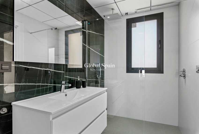 Resale - HOUSE -
CIUDAD QUESADA - Costa Blanca South
